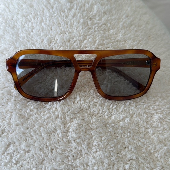 VEHLA square tinted sunglasses Brown Tortoiseshell - Picture 1 of 3